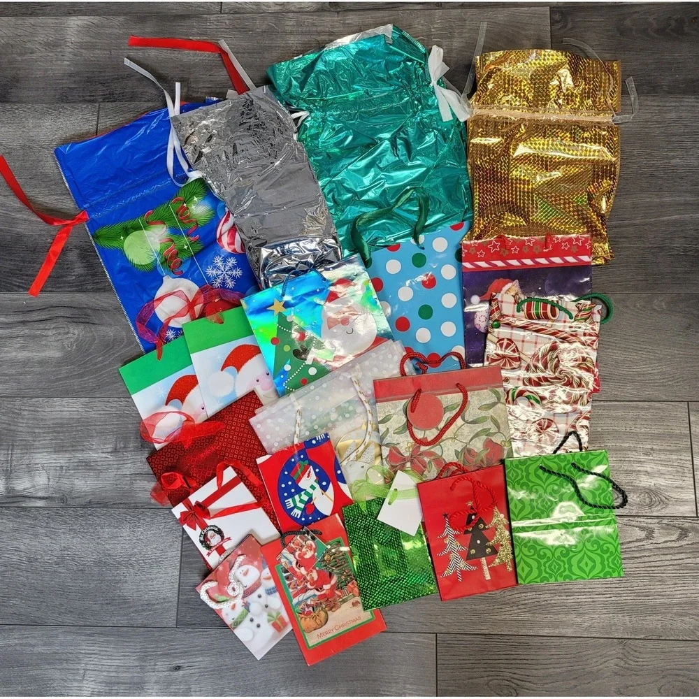 Christmas Gift Bags - Various Designs (20 gift bags)